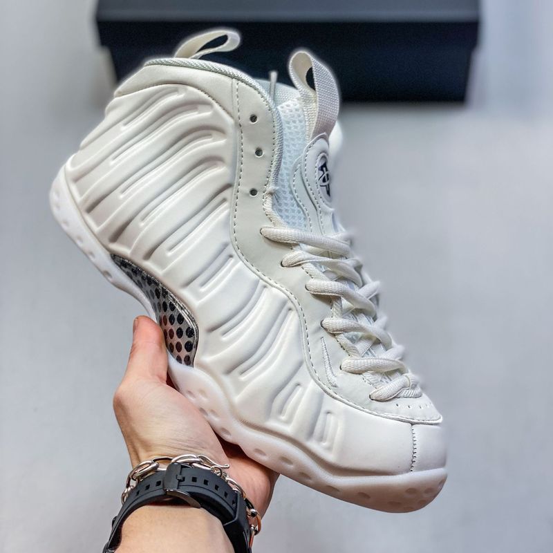 Original Foamposite One Hardaway Signature Mid-Top Sports Basketball Shoes in Pure White, Ice Blue, and Galaxy Spray