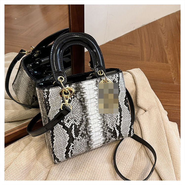 Bolso de concubina con estampado de piel de serpiente para mujer 2025 nuevo bolso de moda y estilo occidental de moda de alta gama bolso diagonal de un solo hombro de todo fósforo