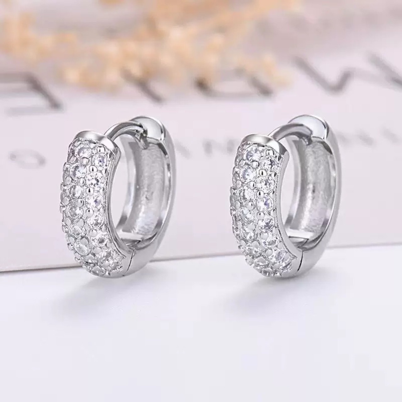 Men's Ear Cuff With Three-row Diamonds Wide Retro Style Earring_voghion.com