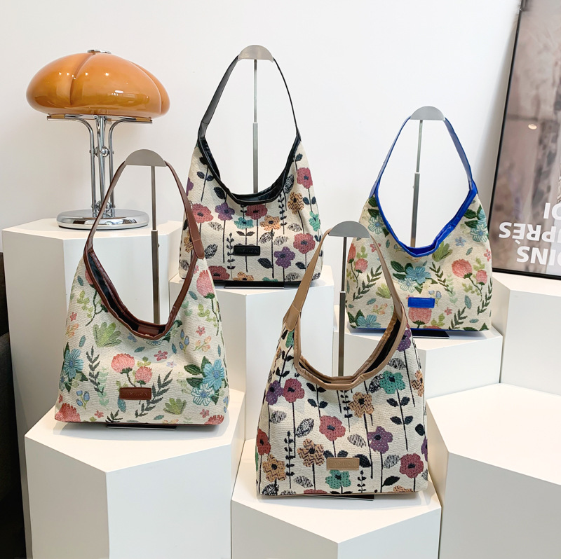 Capacious linen bag