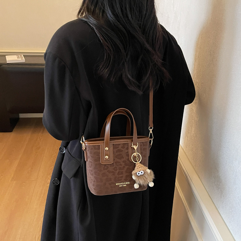 秋冬复古菜篮子小包包女2025新款时尚手拎水桶包高级感豹纹斜挎包|undefined