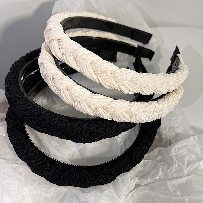 French Style Woven Twisted Braid Headband Non-slip Outer Wear Retro Headband display picture 1