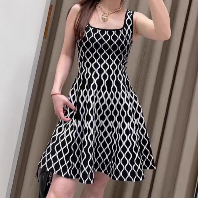 Cross-Border Sleeveless Suspender Dress with Contrasting Color Water Ripple Pattern, Waist-Cinching Slimming Knit Dress, Vacation Beach Dress