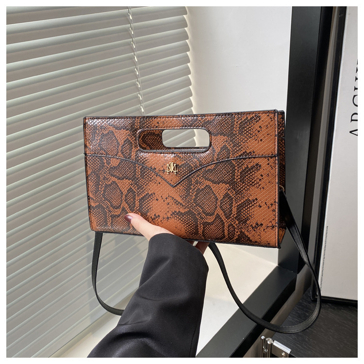 Women's Pu Leather Snakeskin Streetwear Sewing Thread Square Zipper Tote Bag display picture 14