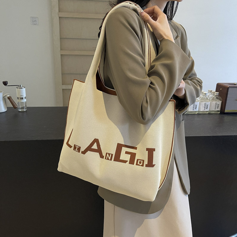 Knitted bag, simple and large-capacity single-shoulder bag, fashionable striped bucket bag for students going out, new tote bag for commuting to work Item Picture