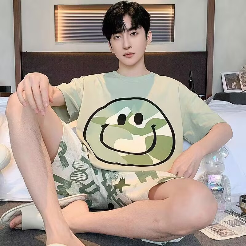 Cross-border 2025 verano coreano de dibujos animados hombres simples sueltos cuello redondo pantalones cortos de manga corta traje ropa de hogar se puede usar afuera