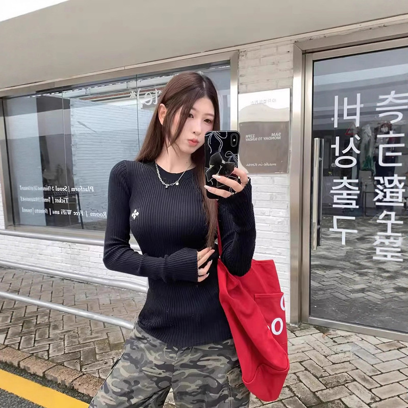 复古辣妹圆领正肩刺绣长袖打底衫女秋季设计感修身收腰针织衫上衣|undefined