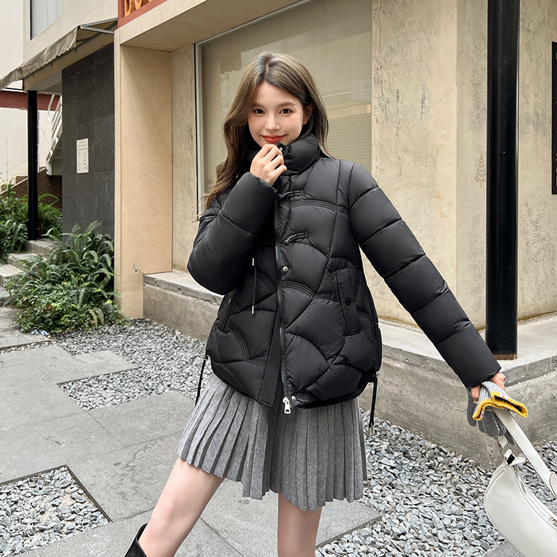 Algodón corto de invierno de mujeres 2024 hebilla suelta de estilo chino chaqueta de algodón de plumón de mujer chaqueta de aire exterior