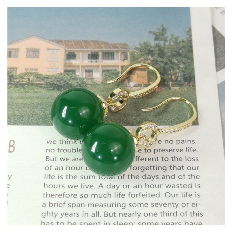자연 얼음 녹색 CHALCEDONY 새로운 중국 스타일 기질 레트로 국립 스타일 디자인 귀걸이 여성 귀 고리 및 반지 공장 도매