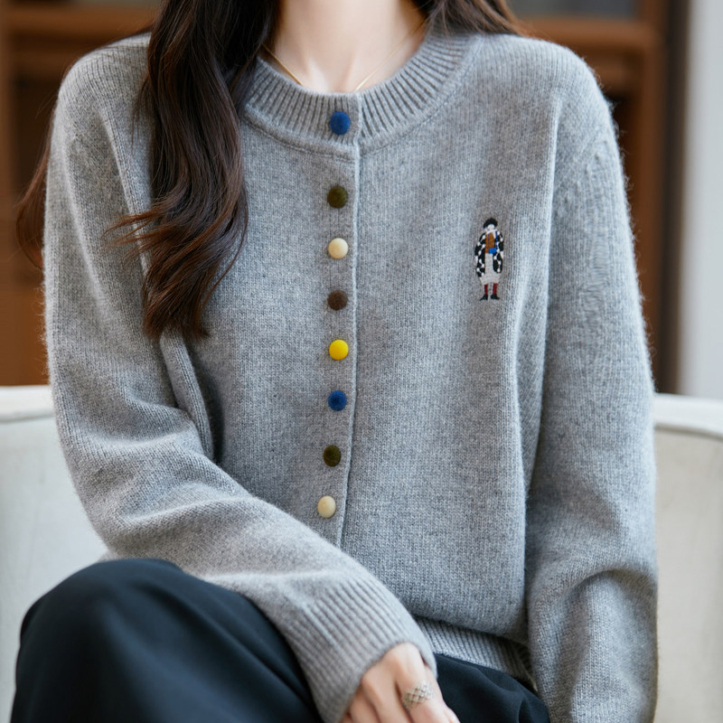 New stylish versatile round-neck colorful button knit cardigan for women, autumn new fashion, age-reducing loose sweater top, trendy New stylish versatile round-neck colorful button knit cardigan for women, autumn new fashion, age-reducing loose sweater top, trendy