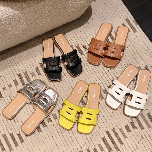 Grape Mom verano nuevo estilo hueco delgado cabeza cuadrada fondo suave fondo plano todo fósforo playa de una palabra pantuflas mujeres