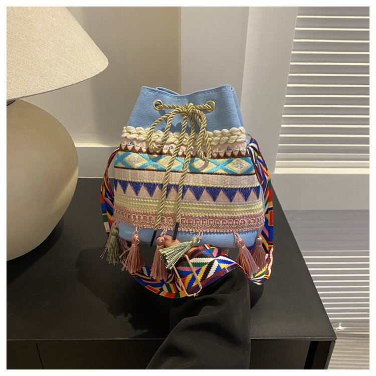 Women's Medium Canvas Geometric Ethnic Style Tassel String Bucket Bag display picture 90