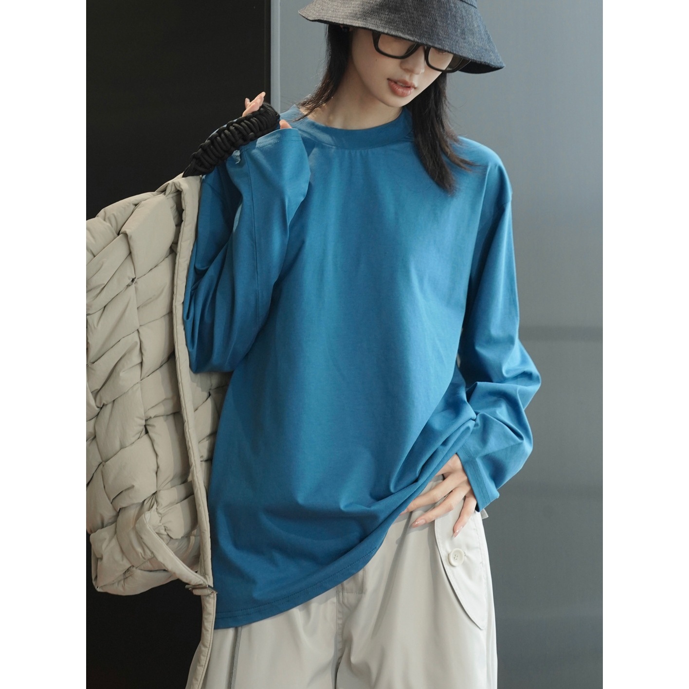 Autumn base long-sleeve with a round collar