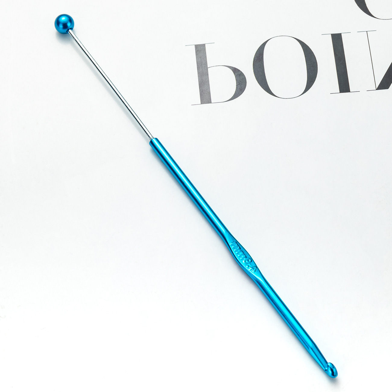 Inventario de un solo cabezal de tejido de ganchillo de metal de color de alquiler suéter aguja de lana DIY herramienta de tejido a mano ganchillo