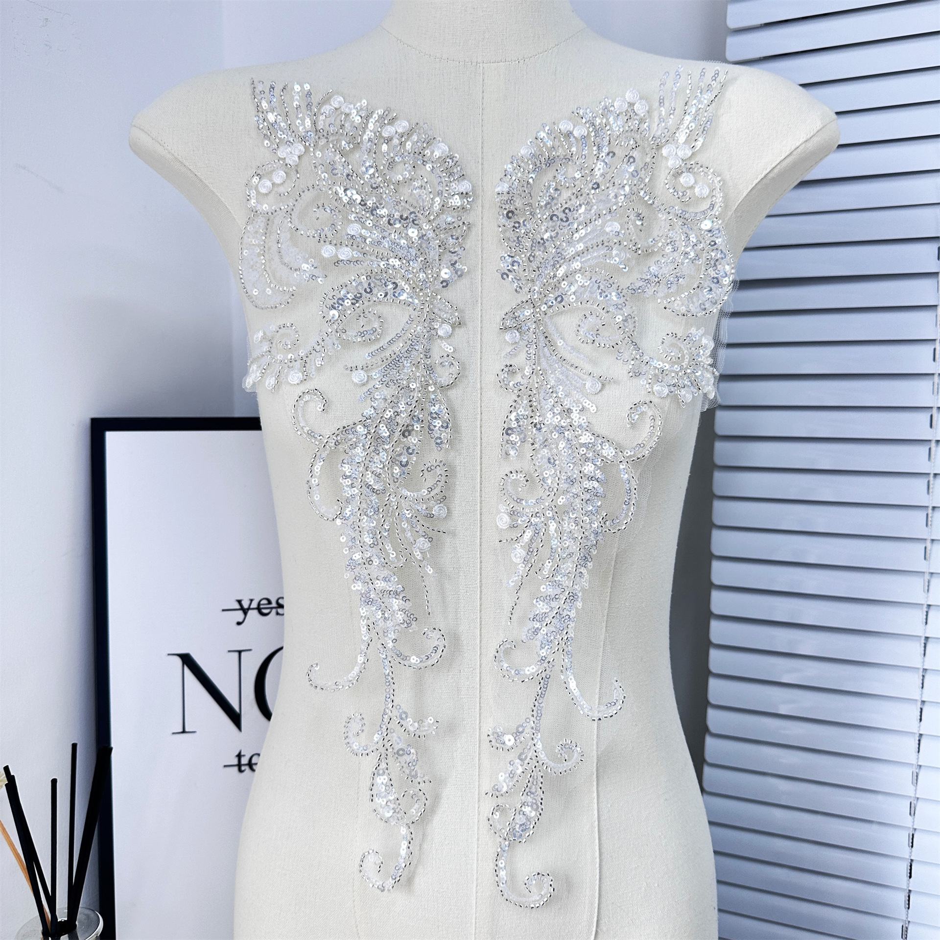Bordado de malla de lentejuelas con cuentas vestido de novia vestido de falda vestido accesorios de vestir decoración de bricolaje cuello delantero pegatinas de tela