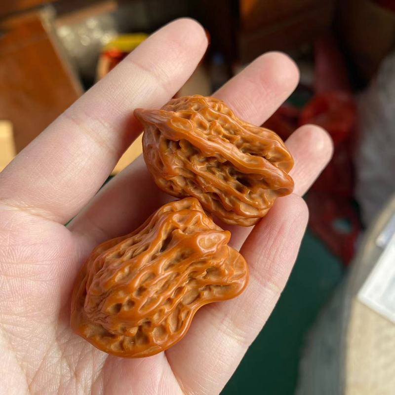 文玩くるみの屋台、文玩くるみの手元飾り、マッチングするキリン模様の練習用くるみ|undefined