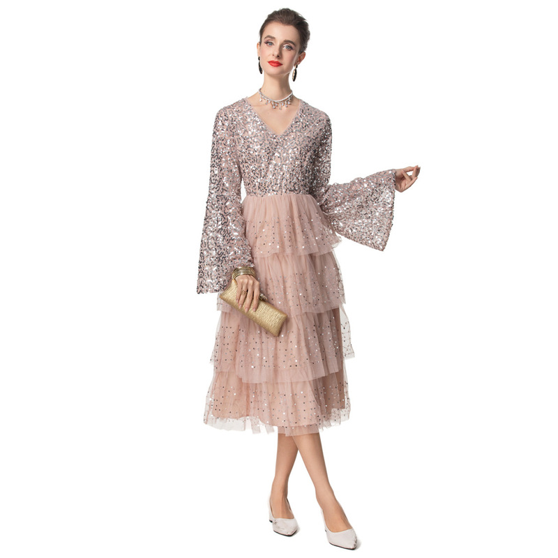 2024 autumn and winter retro new heavy industry sequins temperament commuter French cake pleated dress women 243207