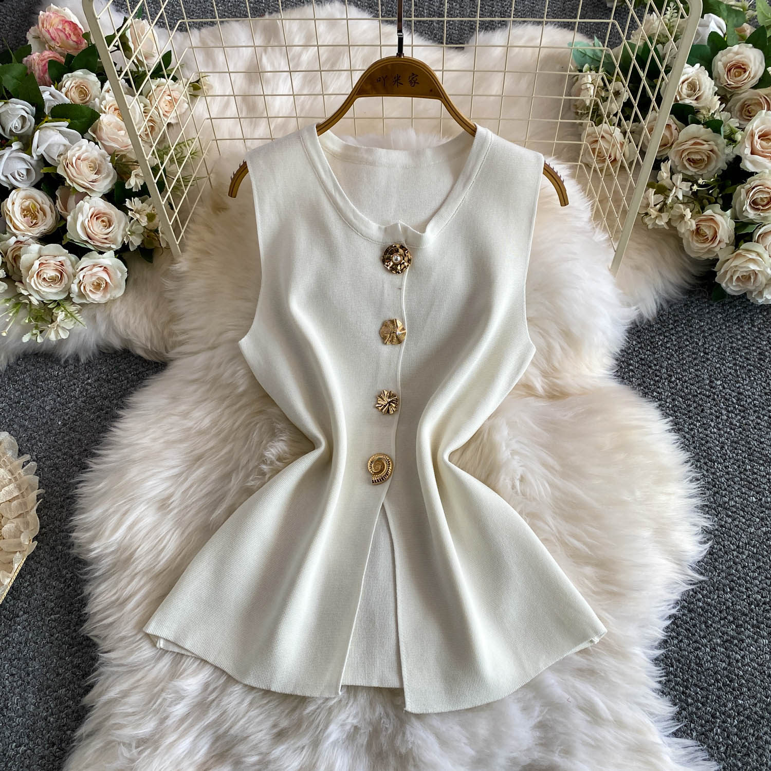 Women's Slim Fit Sleeveless Vest round Neck High End Sophisticated Look Fashionable Metal Buckles Versatile Summer Style_ecoleips.com