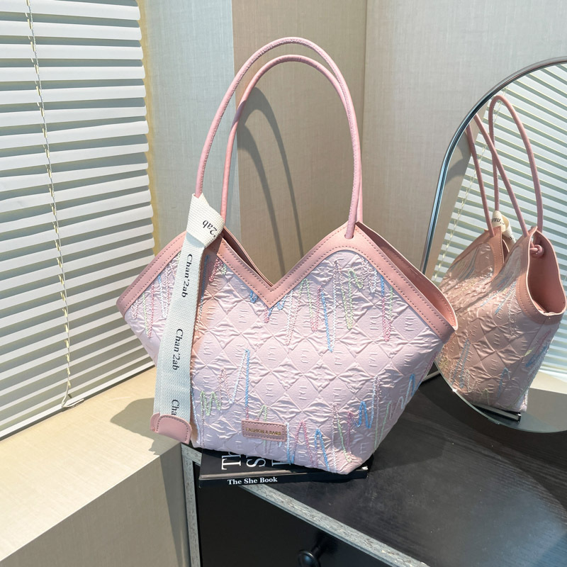 时尚休闲单肩包2025新款设计感条纹彩色唯美通勤大容量手提托特包