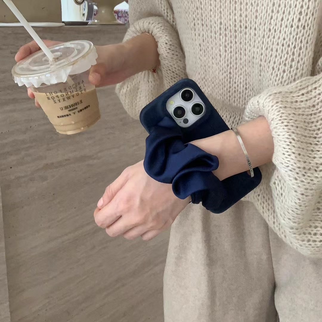 Pulsera simple de bufanda de cuero de color sólido para iphone14 Apple 16PROAX funda para teléfono móvil 15P mujer 13 nuevo