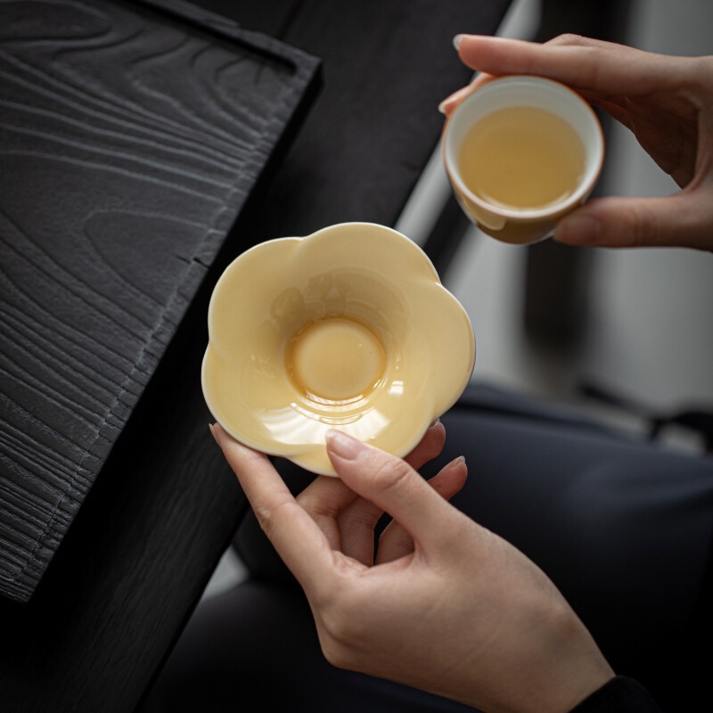 桃の花のコースターの純色の釉薬の陶磁器の杯は底を支えて小皿の断熱のパッドのシンプルな風の工夫の茶道の部品を支えます。|undefined