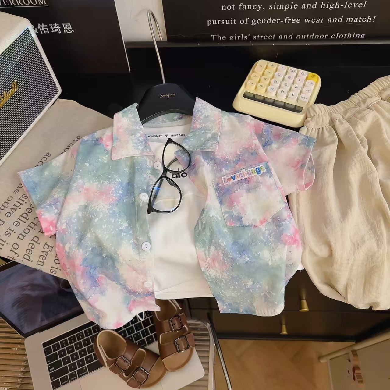 Trendy and versatile 2025 children's shirt, boys' and girls' colorful tie-dye shirt, vacation style, short-sleeved shirt for toddlers.