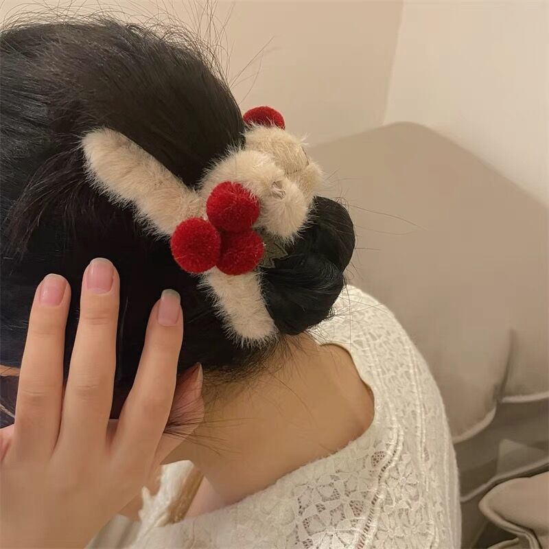 Double-sided pom plush gripper