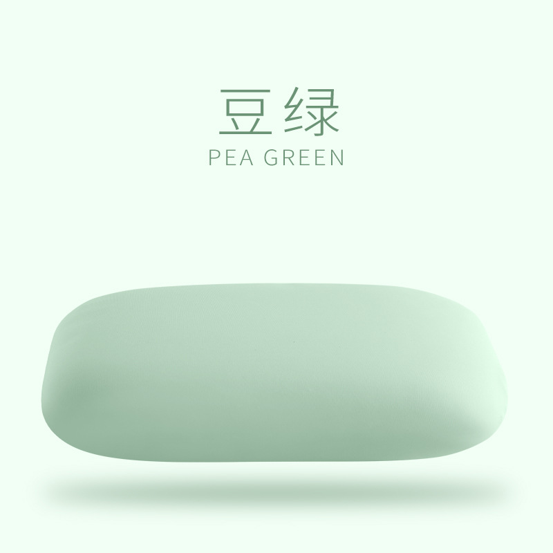 Silk pillow at lunchtime for sleep for elementary school students