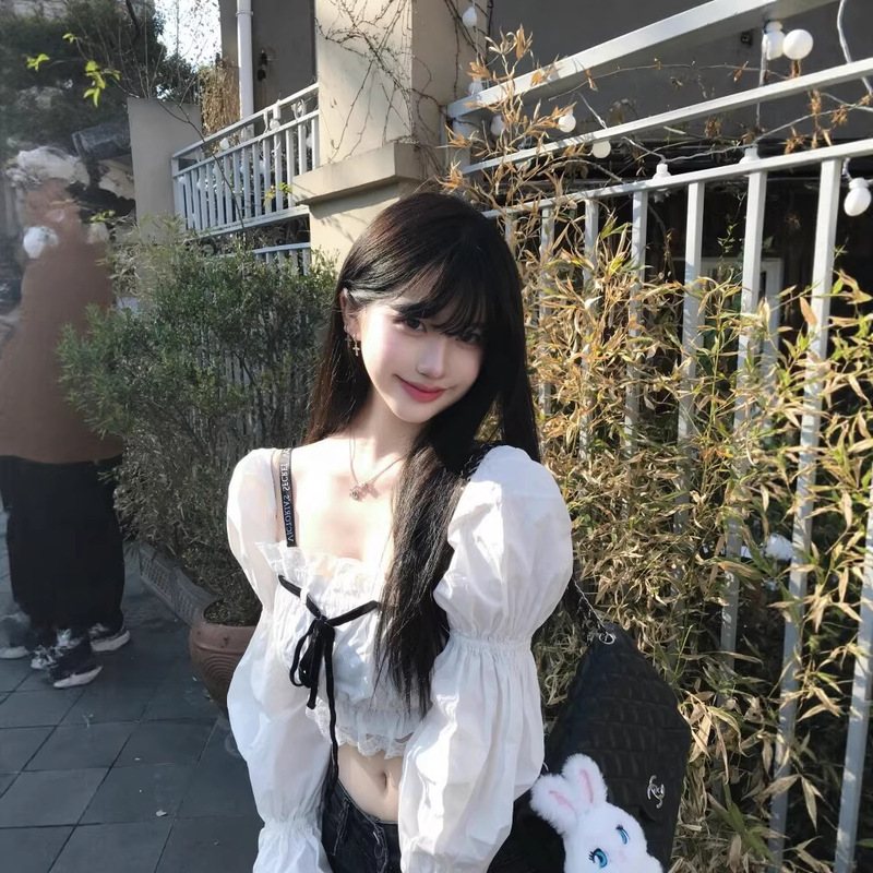 Korean Style Pure Desire White Puff Sleeve Shirt for Women, Spring and Summer Design, Fashionable Lace Splicing Ultra-Short Top