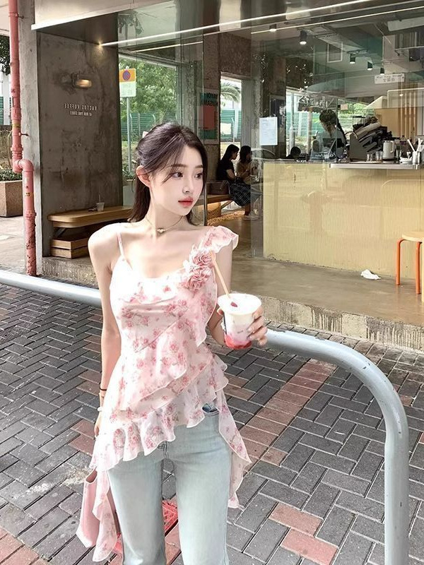 红色碎花不规则荷叶边吊带背心女夏季设计感收腰修身辣妹雪纺上衣|undefined