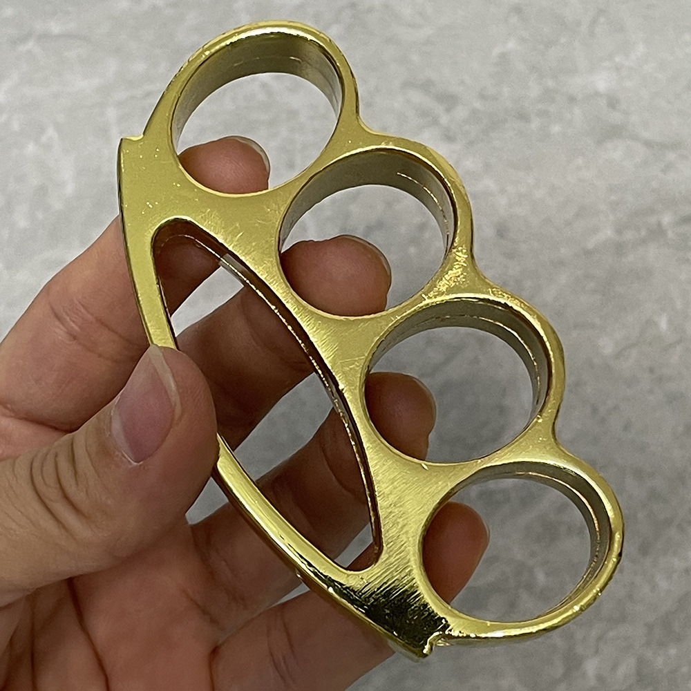Pequeños cuatro anillos dorados