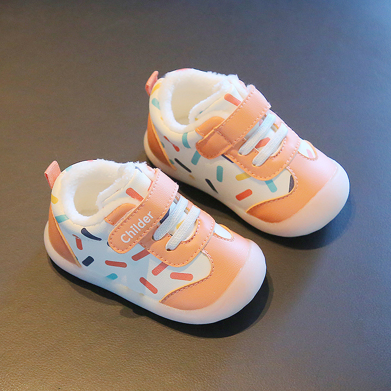 Zapatos para niños 2023 zapatos de bebé de estilo coreano de invierno zapatos de niño de fondo suave con forro polar Velcro niños y niñas zapatos de bebé dos zapatos de algodón