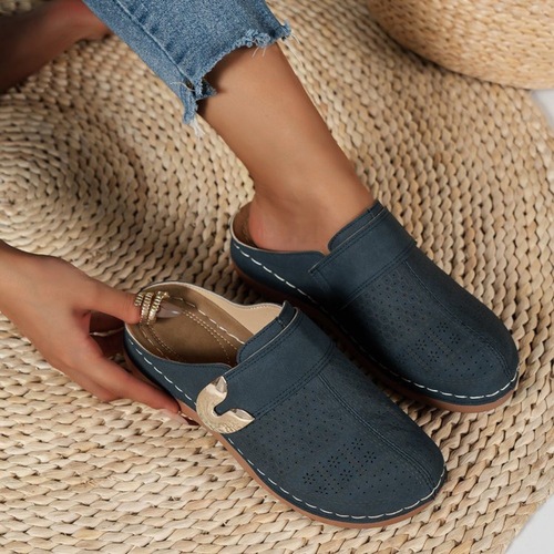 Cross-border wholesale plus-size slippers for women, 2024 summer new style, European and American-style closed-toe metal-cutout women's shoes, size 43, on Wish.
