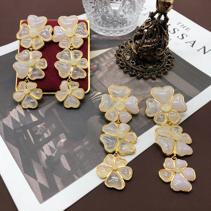 20g Weight Resin Inlay Material 1 Pair Exaggerated Flower Alloy Plating Resin Women's Drop Earrings