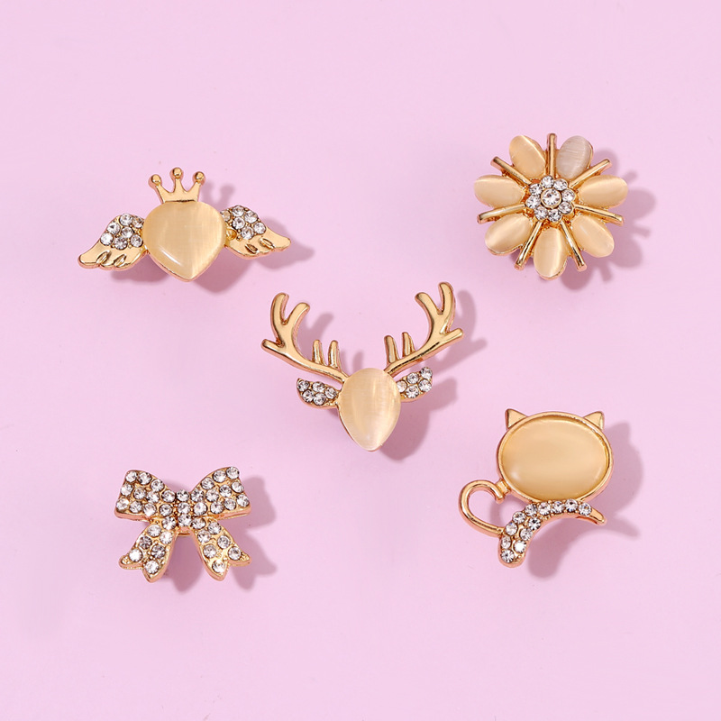 Elegant Pin Geometric Alloy Inlay Artificial Pearls Rhinestones Cat's Eye Stone Women's Brooches display picture 3