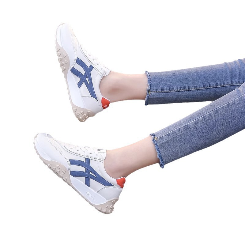 Primavera y verano nuevos zapatos blancos casuales de suela blanda, moda de moda, zapatos deportivos antideslizantes de suela plana para mujer