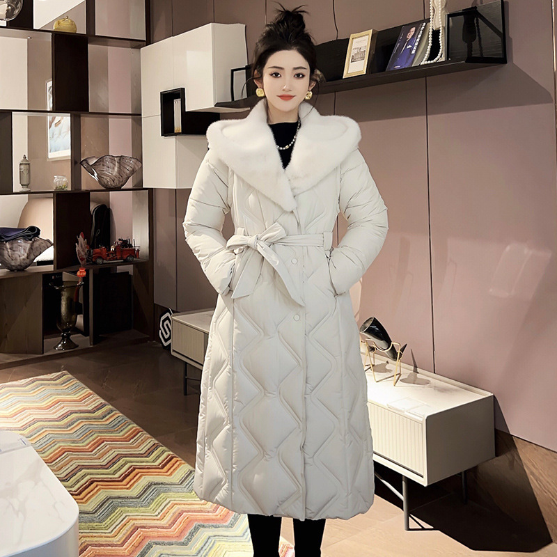 2025 invierno nuevo estilo largo temperamento cálido con solapa de pluma de algodón para mujeres delgadas dos mangas desmontables abrigo