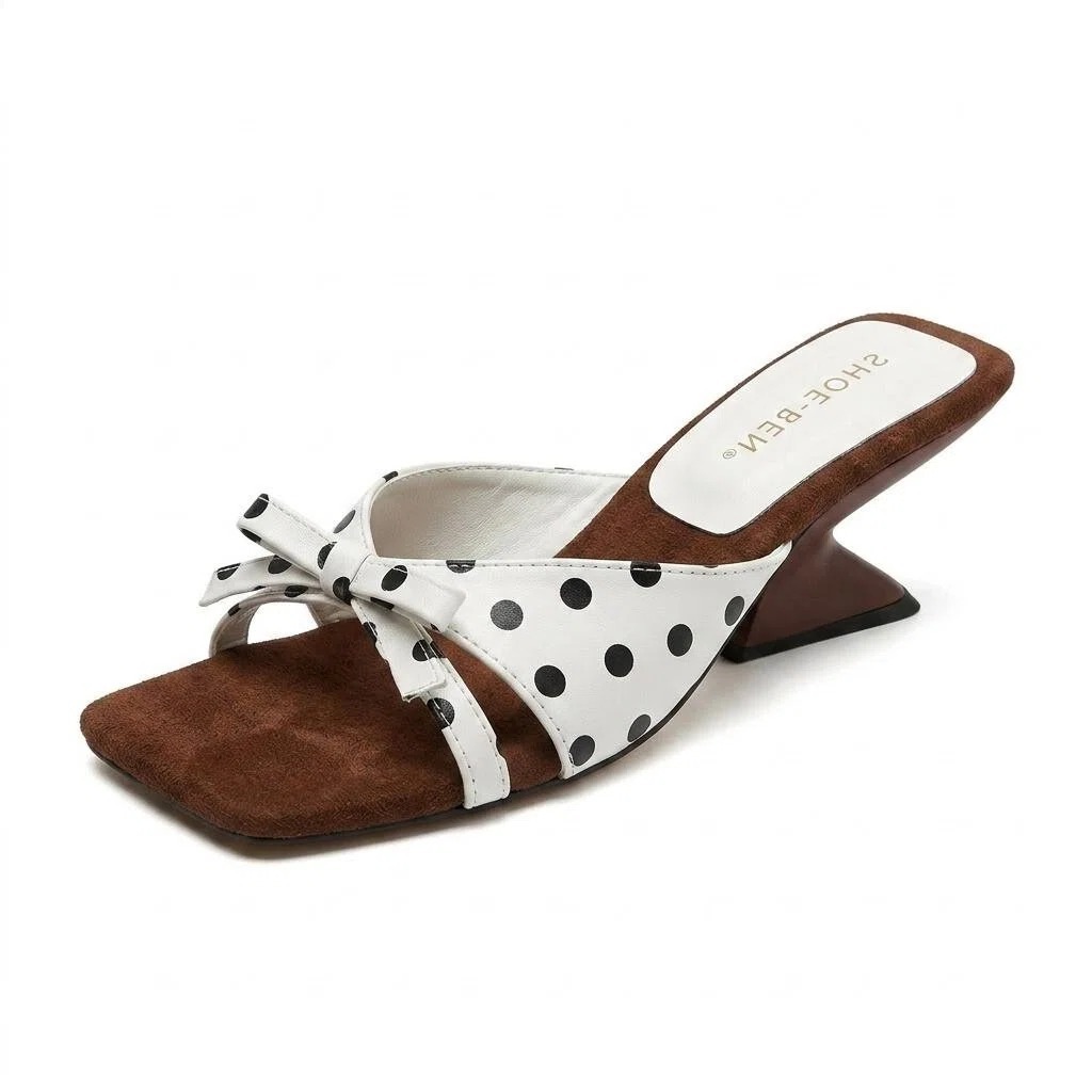 Zapatillas frescas para mujeres de verano cuadradas tacones gruesos muellers arco de color medio zapatos retro franceses de mujer