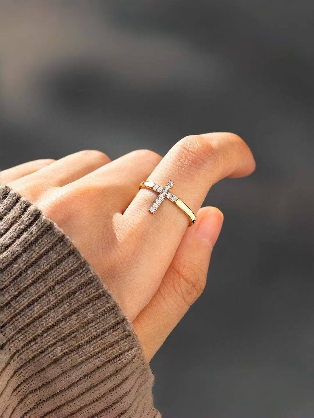 High-end Cross Shaped Zircon Ring In Gold Plated Copper Jewelry_voghion.com