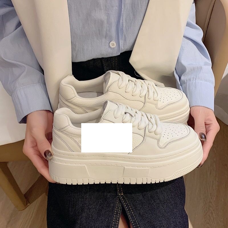Zapatos blancos de alto grado estilo campus de las mujeres 2023 verano nueva suela gruesa aumento versátil zapatos de plataforma casuales zapatos de mesa