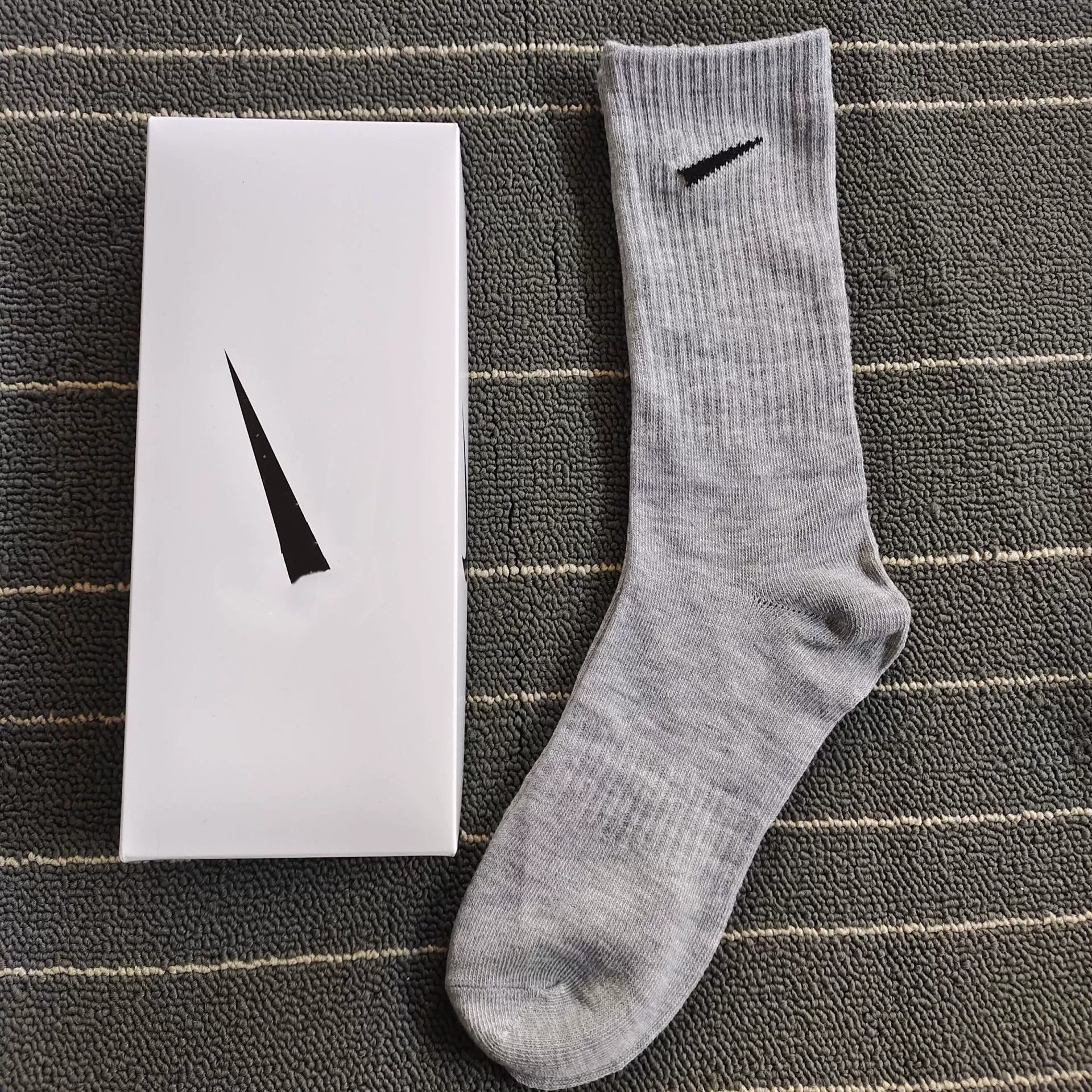 Гольфы (knee socks) Nike средней длины унисекс, смесовый/чесаный хлопок, дышащие, размеры 36–44