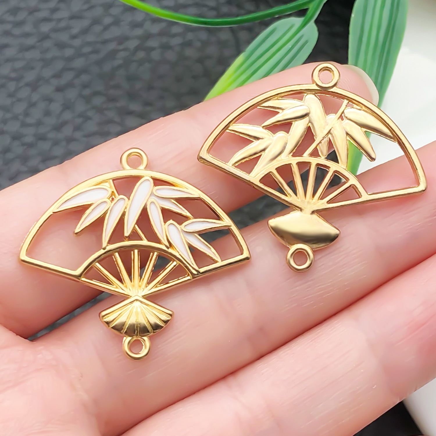 22458-ZH-白色滴油锌合金中国风双吊古典风竹叶扇30x