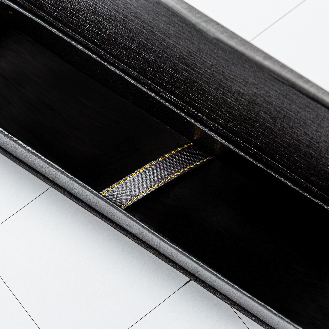 Caja de lápiz de hierro de absorción de hierro de alta calidad Caja de lápiz de tela de lana al por mayor Caja de almacenamiento de regalos multicolor logotipo imprimible