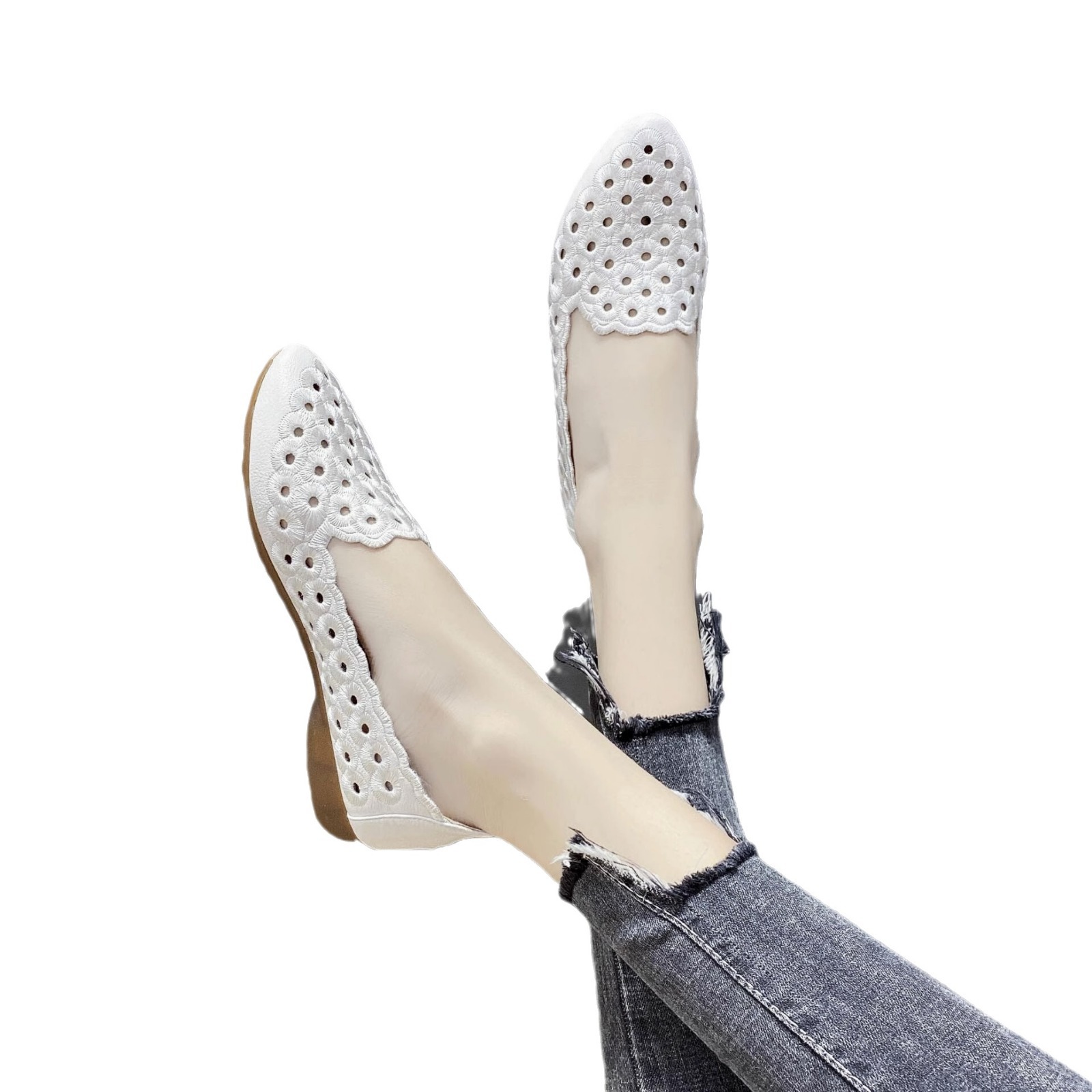 Mocasines de suela blanda con recortes bordados, zapatos de cuña sin cordones para mujer, zapatos para mamá, zapatos de verano transpirables de tacón bajo.