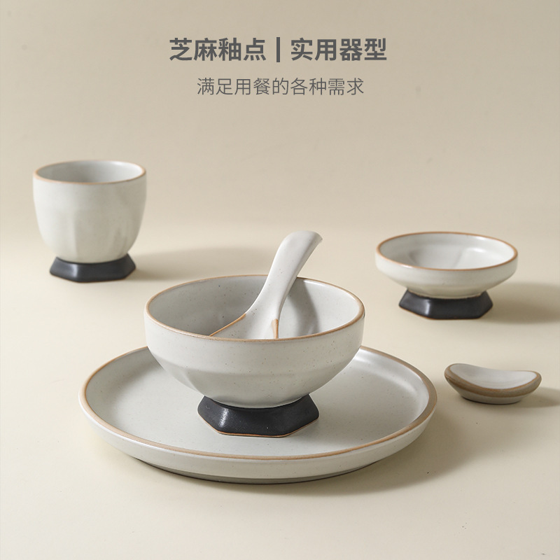 Japanese-style high-footed tableware set with bowls, plates, cups, spoons, chopsticks, and saucers in rustic ceramic design for hotel and commercial use, wholesale sauce dishes for hot pot