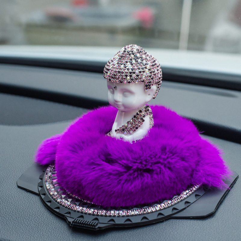 Juego de adornos de perfume de coche de Buda de piel de conejo Rex Perfume de coche con incrustaciones de diamantes Estatua de Buda Suministros de coche Estera antideslizante