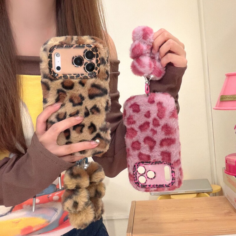 Suitable for Iphone17Pro Autumn and Winter Plush Leopard Print Mobile Phone Case 16Promax Apple 15P Hand Strap Lens Holder Suitable for Iphone17Pro Autumn and Winter Plush Leopard Print Mobile Phone Case 16Promax Apple 15P Hand Strap Lens Holder