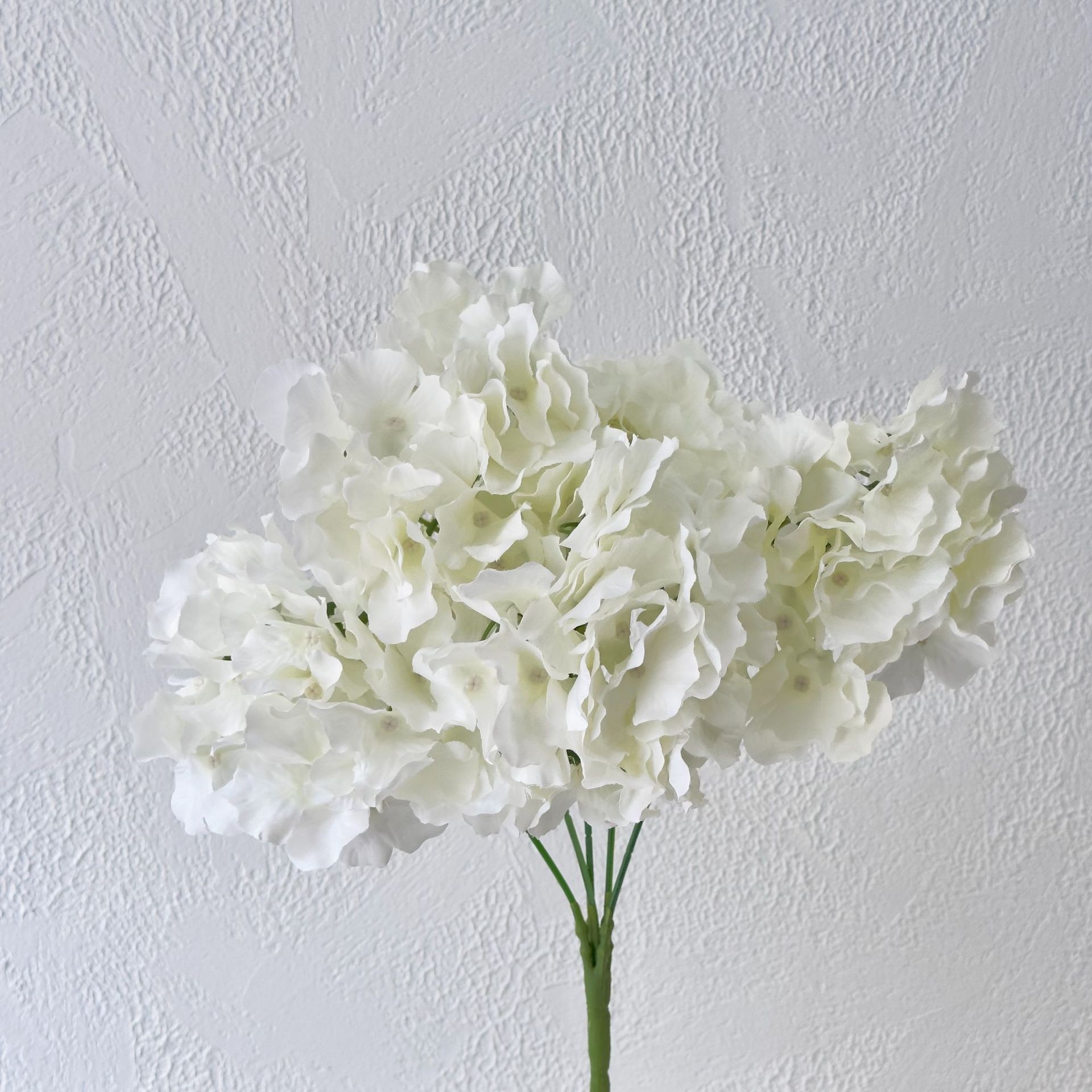 Flores falsas blancas Flores artificiales Flores para bodas Auditorio de bodas Decoración del hotel Techo artificial Flores artificiales Flores falsas