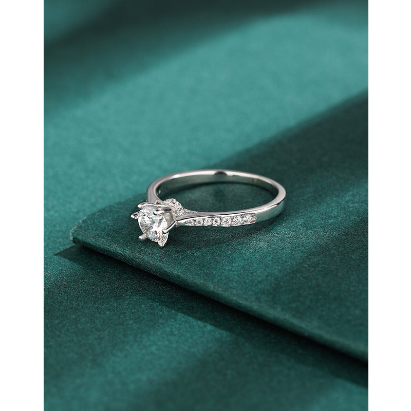 Anillo de plata esterlina s925 Luz de las mujeres nicho de lujo de alto grado con incrustaciones de circón anillo de seis garras propuesta de boda anillo de diamantes de simulación
