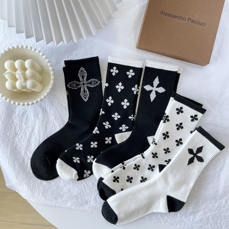 Ziyang new mid-tube women's socks cross flower socks European and American street trend socks black stockings student socks JK cotton socks